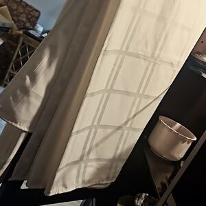 White tablecloth rectangular understated square pattern